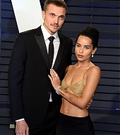 Filename=2019_Vanity_Fair_Oscar_Party__28329.jpg
Filesize=96KiB
Dimensions=659x800
Date added=Apr 11, 2019 2019_Vanity_Fair_Oscar_Party__28329.jpg