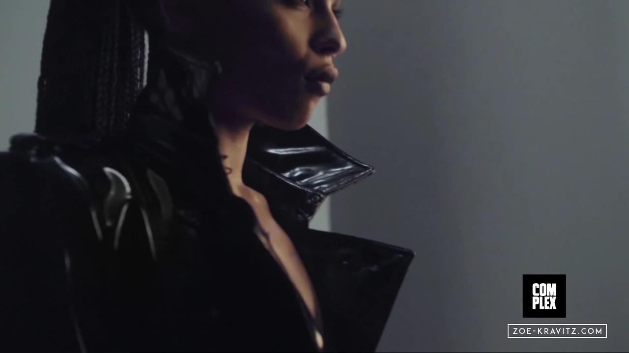 Zoe_Kravitz_Complex_Cover___Behind_The_Scenes_avi0052.jpg