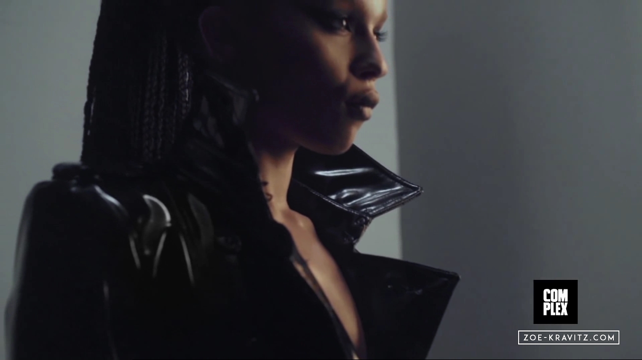 Zoe_Kravitz_Complex_Cover___Behind_The_Scenes_avi0053.jpg