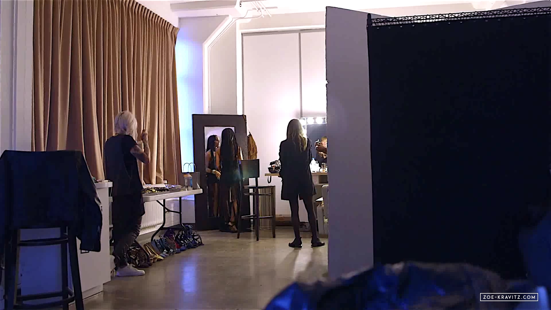 Behind_the_Scenes_with_Zoe_Kravitz_avi0057.jpg