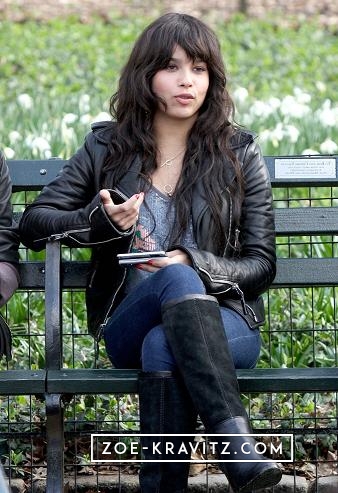 Zoe_Kravitz_on_the_set_of_Twelve_07.jpg