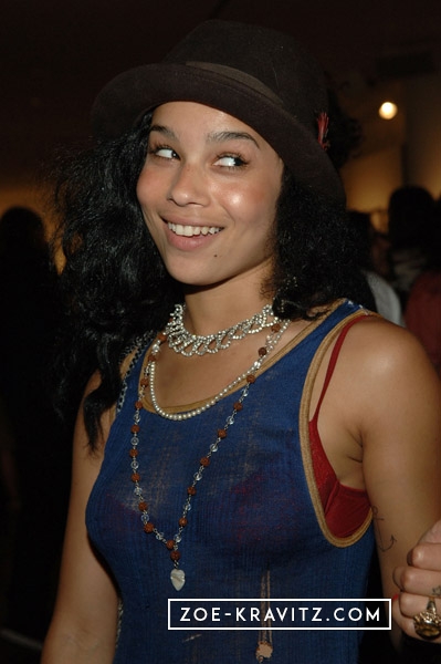 Zoe_Kravitz_attends_Ricky_Powells_Illy_Funksters_Exhibition_Opening_10.jpg