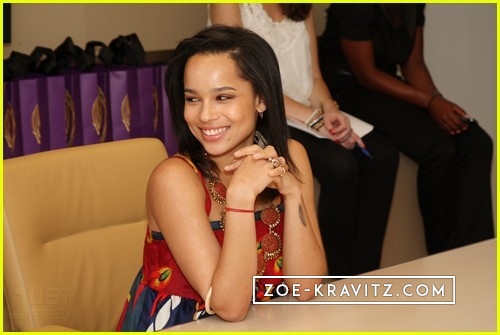 Zoe_Kravitz_at_Vera_Wang_Princess_Bloggers_event_02.jpg