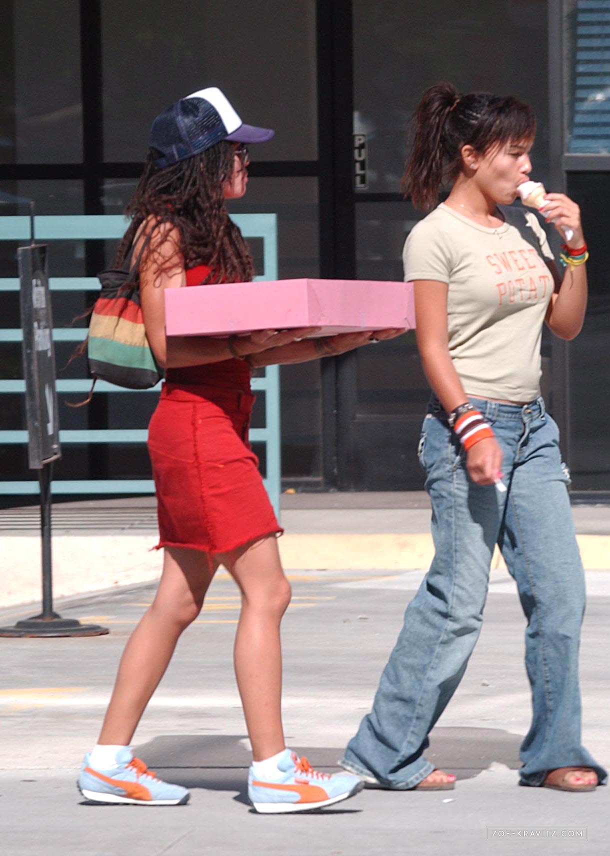 Zoe_Kravitz_Lisa_Bonet_having_icecream_02.JPG