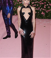 2019_Met_Gala_Celebrating_Camp_Notes_on_Fashion_28629~0.jpg